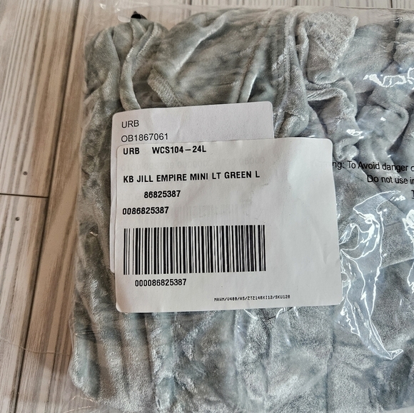 Urban Outfitters Kimchi Blue Jill Velvet Mini Dress in Light Green and Black NWT - Picture 9 of 16